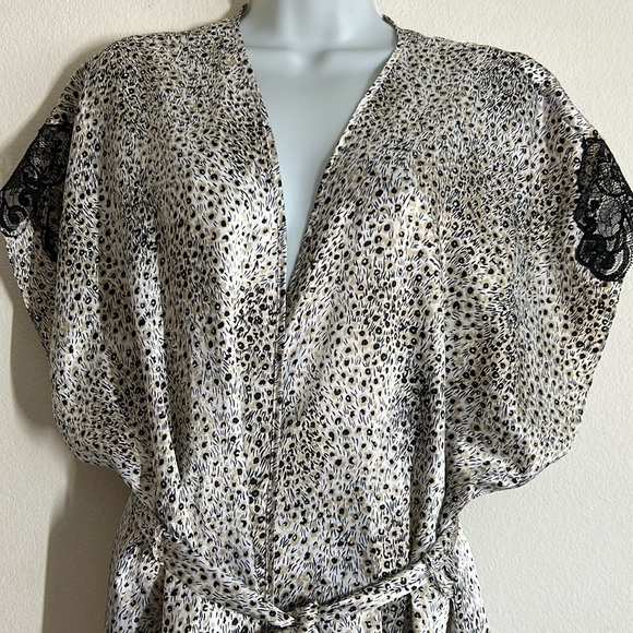 Carole Hochman Robe Black & Tan Print - Picture 4 of 12